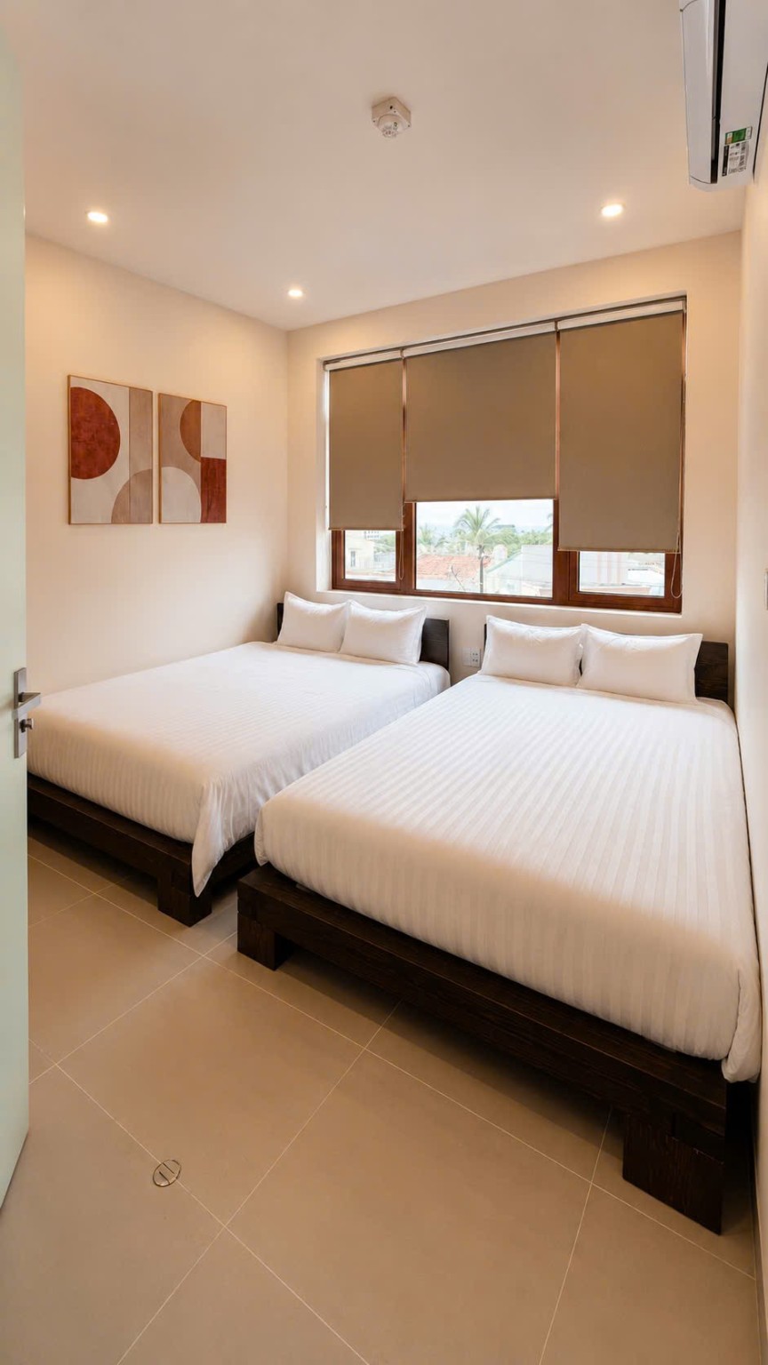 Gió Mát: hai giường nhìn từ cửa vào